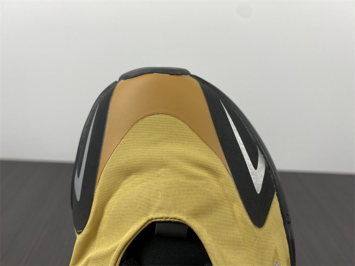 Adidas Yeezy Boost 700 MNVN Honey Flux GZ0717