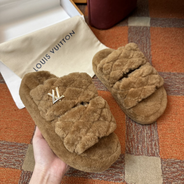 LV SLIPPERS