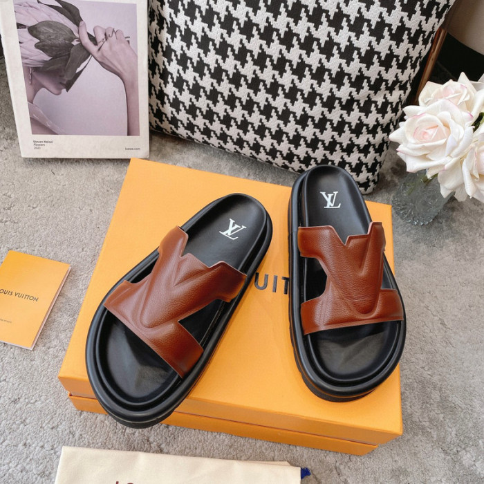 LV SLIPPERS