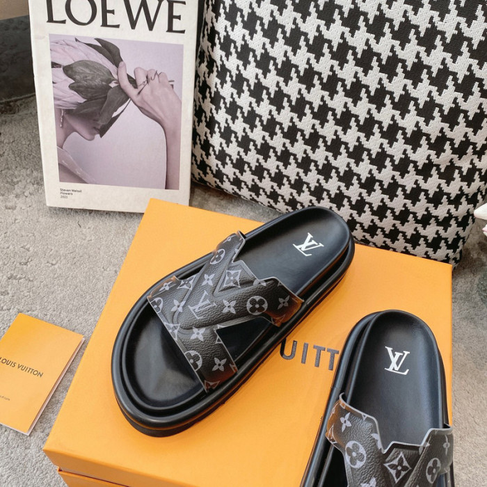 LV SLIPPERS