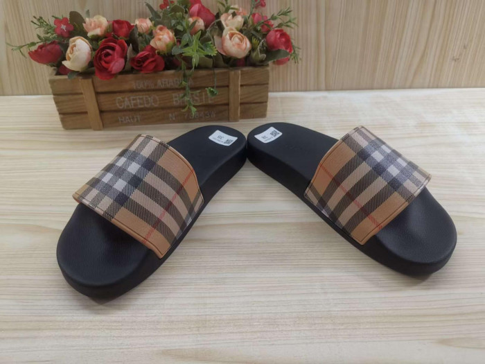 BURBERRY Slide