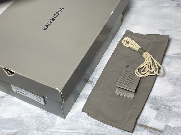 BLCG  Track TRAINER  Yeeshoes  220402