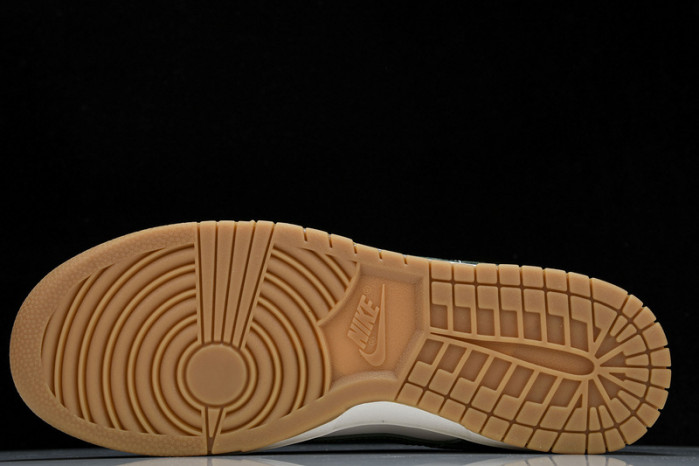 Nike Dunk Low LX “Gorge Green  FJ2260-002