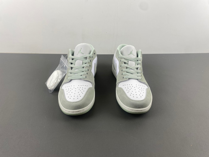 Air Jordan 1 Low “Light Green”  FN5214-131