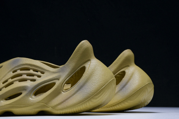 Yeezy Foam Runner  “Desert Sand” GV6843