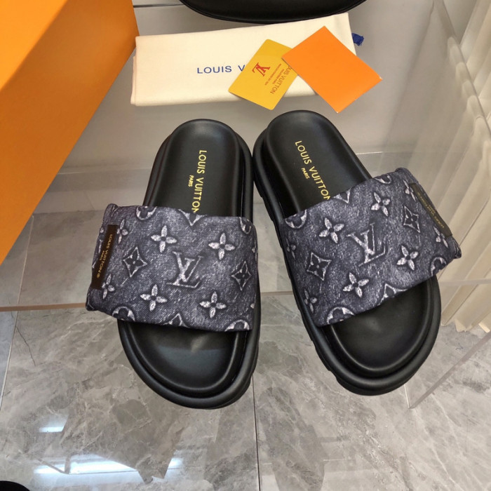 LV SLIPPERS