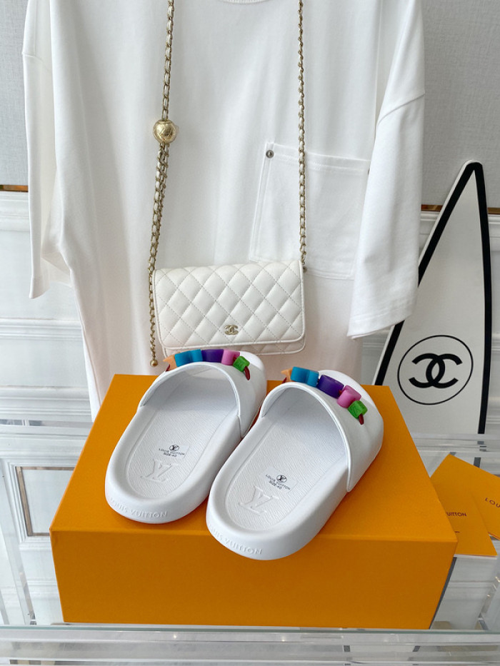 LV SLIPPERS
