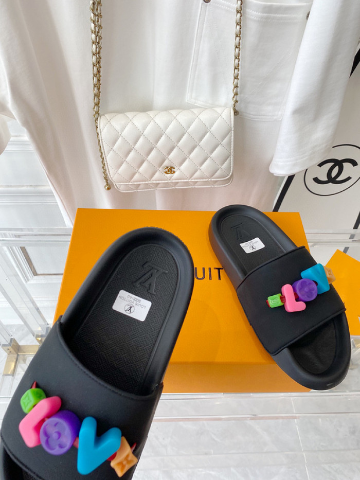 LV SLIPPERS