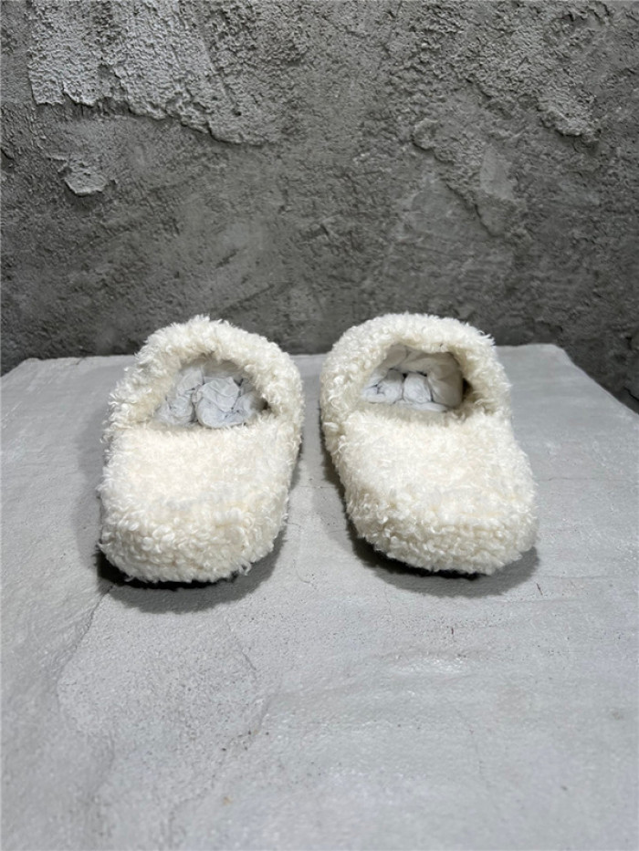 BLCG SLIPPERS