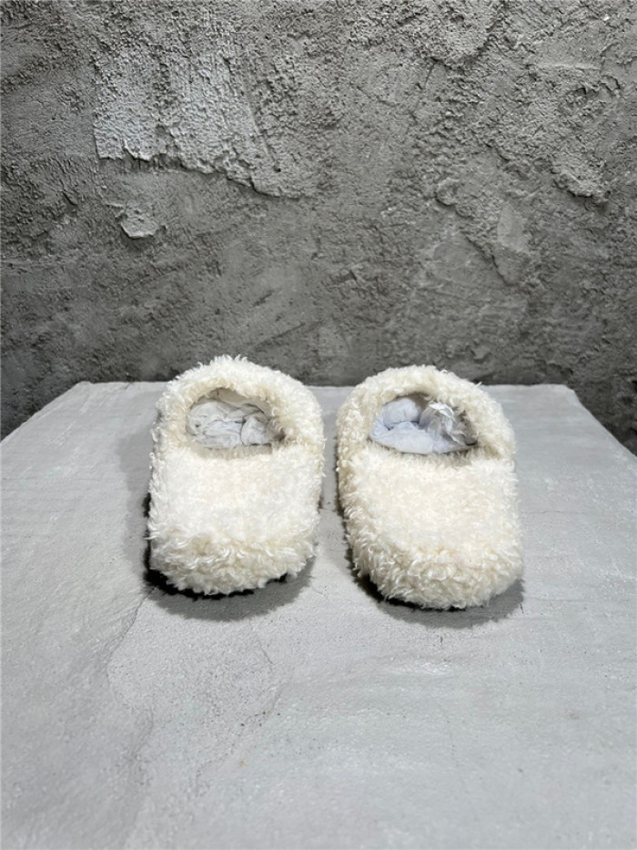 BLCG SLIPPERS