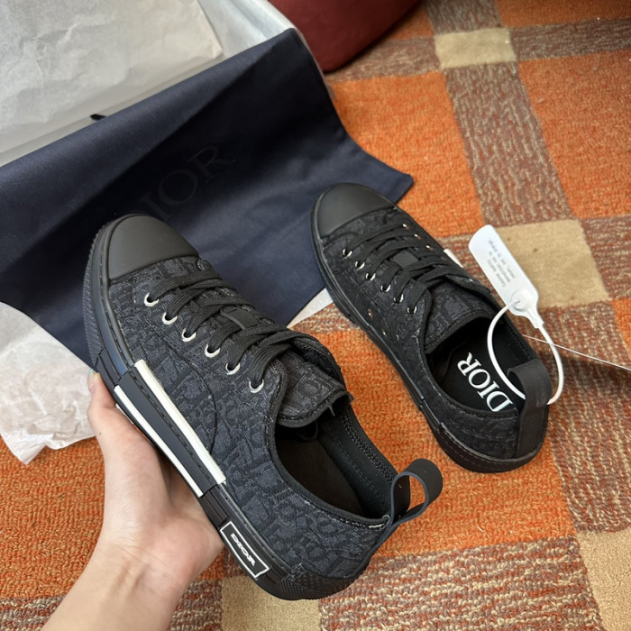 D10R B23 Sneakers Low Top