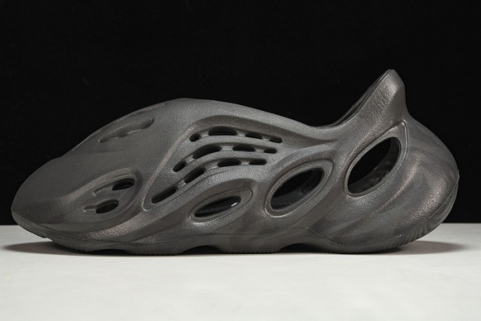 Adidas Yeezy Foam Runner “Onyx” HP8739