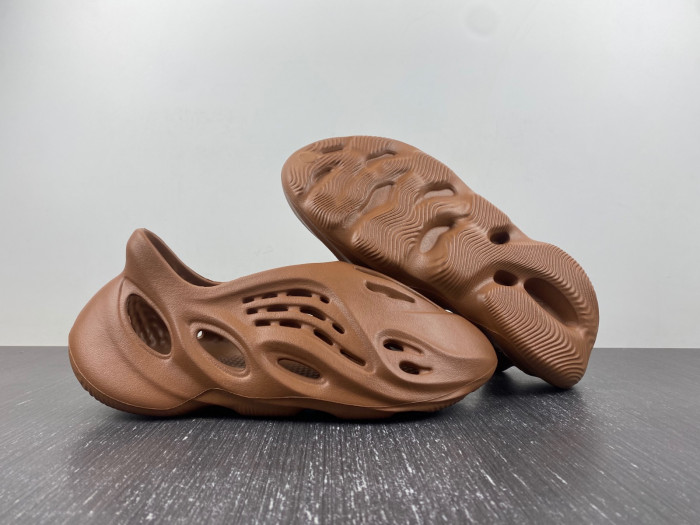 Yeezy Foam Runner  HP5335